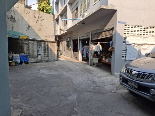 ขาย ที่ดินพร้อมสิ่งปลูกสร้าง 99 ตร.ว. ใกล้ ซ.เจริญกรุง80 ใกล้เอเซีย ทีค เยื้องโรงแรมทองธารา