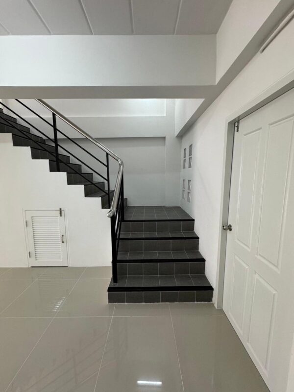 ขาย อาคารพาณิชย์3.5ชั้น17ตร.ว. 2คูหาติดกัน,แบ่งขายได้ในโครงการทิวลิป สแควร์ ติดถ.เพชรเกษม เหมาะกับทำร้านค้า ร้านซักรีด สอนพิเศษและพักอาศัย