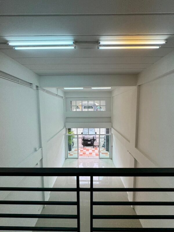 ขาย อาคารพาณิชย์3.5ชั้น17ตร.ว. 2คูหาติดกัน,แบ่งขายได้ในโครงการทิวลิป สแควร์ ติดถ.เพชรเกษม เหมาะกับทำร้านค้า ร้านซักรีด สอนพิเศษและพักอาศัย