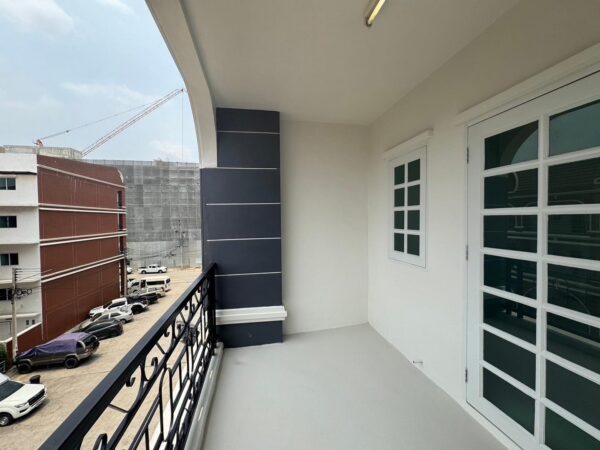 ขาย อาคารพาณิชย์3.5ชั้น17ตร.ว. 2คูหาติดกัน,แบ่งขายได้ในโครงการทิวลิป สแควร์ ติดถ.เพชรเกษม เหมาะกับทำร้านค้า ร้านซักรีด สอนพิเศษและพักอาศัย