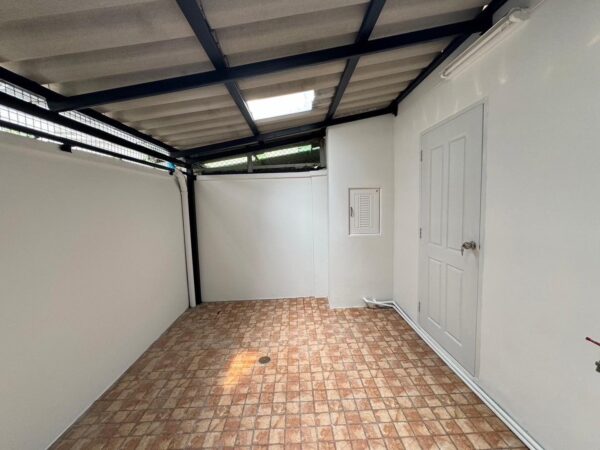 ขาย อาคารพาณิชย์3.5ชั้น17ตร.ว. 2คูหาติดกัน,แบ่งขายได้ในโครงการทิวลิป สแควร์ ติดถ.เพชรเกษม เหมาะกับทำร้านค้า ร้านซักรีด สอนพิเศษและพักอาศัย