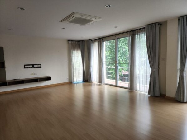 ขายอาคารสำนักงาน พร้อมบ้านเดี่ยวสุดหรู (เนื้อที่ 562 ตร.ว.) สุขุมวิท 101 กรุงเทพมหานคร