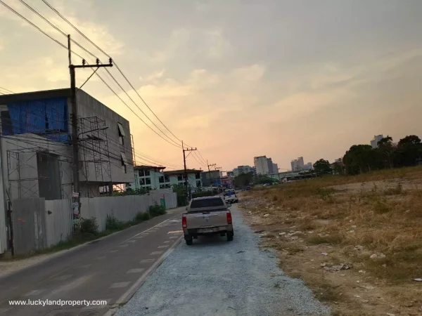 ขายที่ดินถมแล้ว ติดถนน 3 ด้าน ซอยสุขุมวิทพัทยา 34 ต.หนองปรือ อ.บางละมุง จ. ชลบุรี