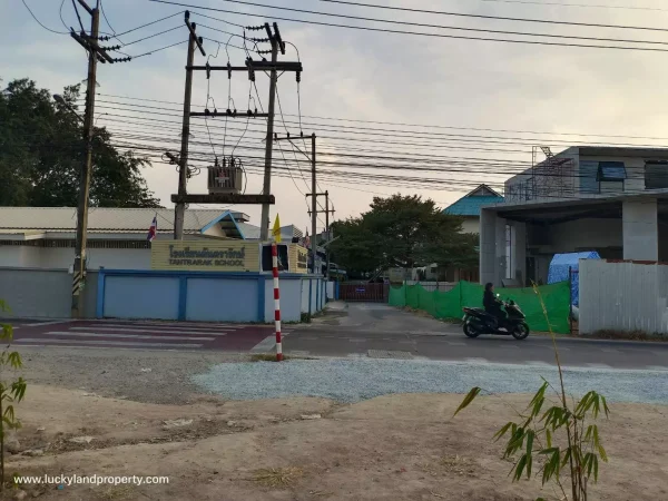 ขายที่ดินถมแล้ว ติดถนน 3 ด้าน ซอยสุขุมวิทพัทยา 34 ต.หนองปรือ อ.บางละมุง จ. ชลบุรี